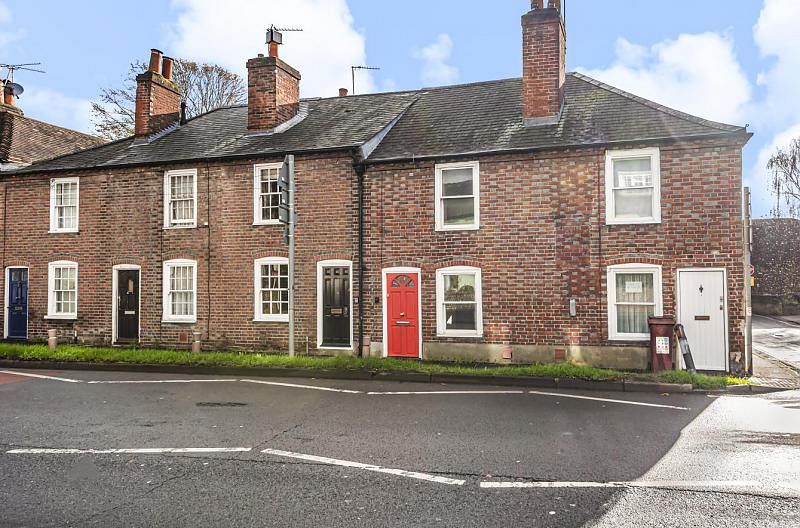 2 bedroom cottage backing onto the ancient Roman city wall, Chichester